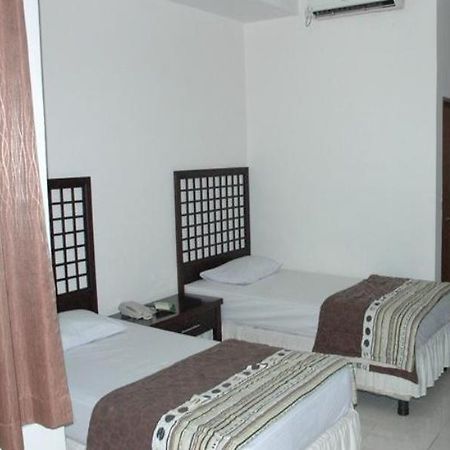 Hotel Bontocinde Makassar Bagian luar foto