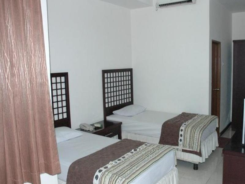 Hotel Bontocinde Makassar Bagian luar foto