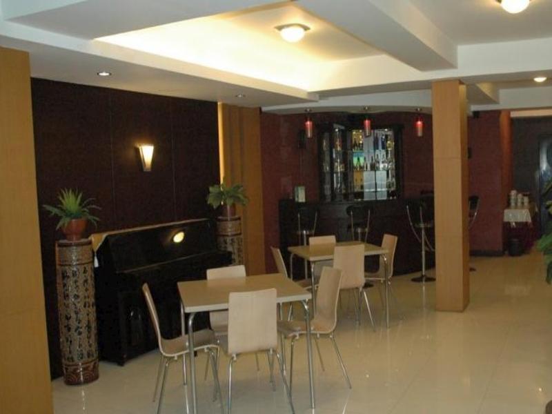 Hotel Bontocinde Makassar Bagian luar foto